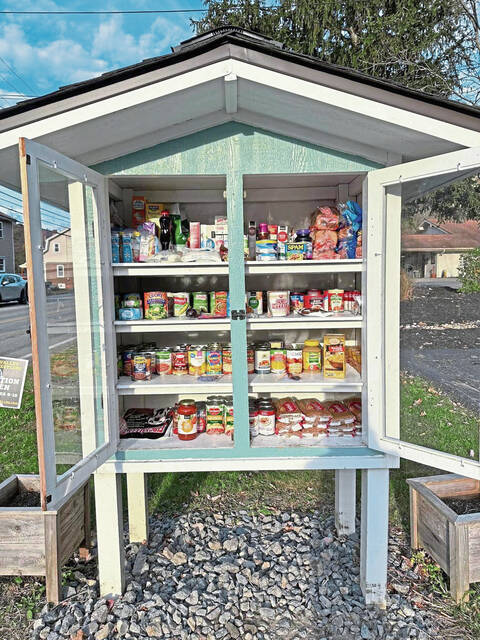 8339302_web1_sew-neighbor-040325-2