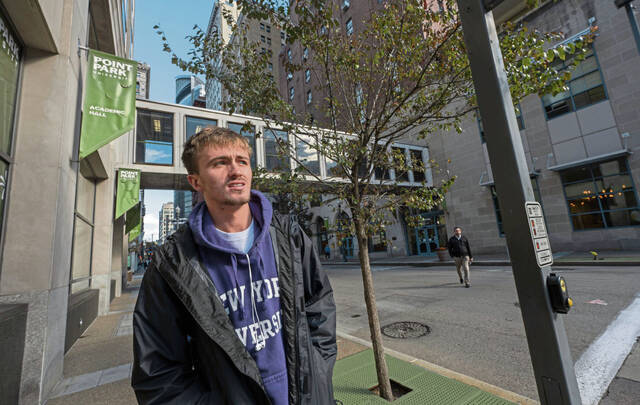 8928972_web1_vnd-collegeperception102-110725