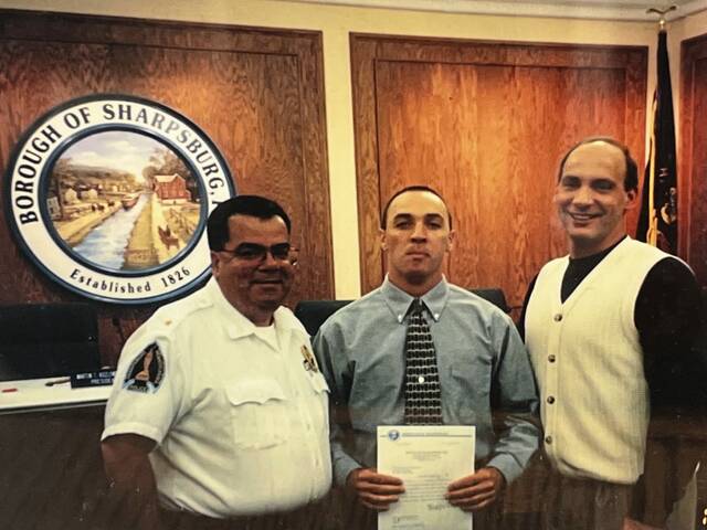 8976114_web1_her-neighbor-103025