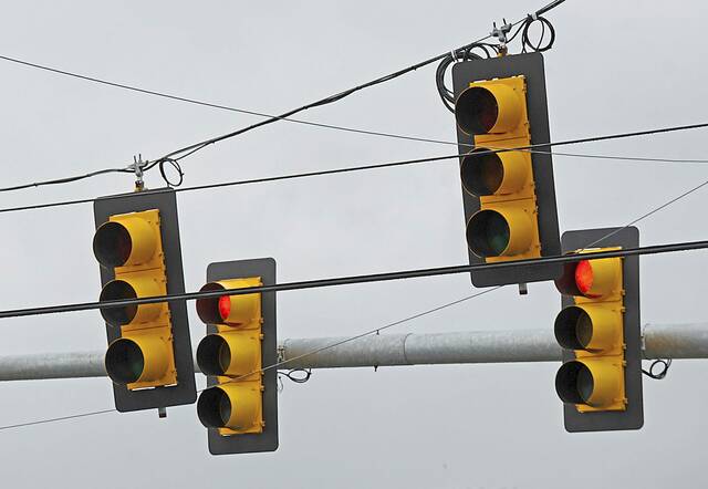 8978009_web1_web-trafficlights