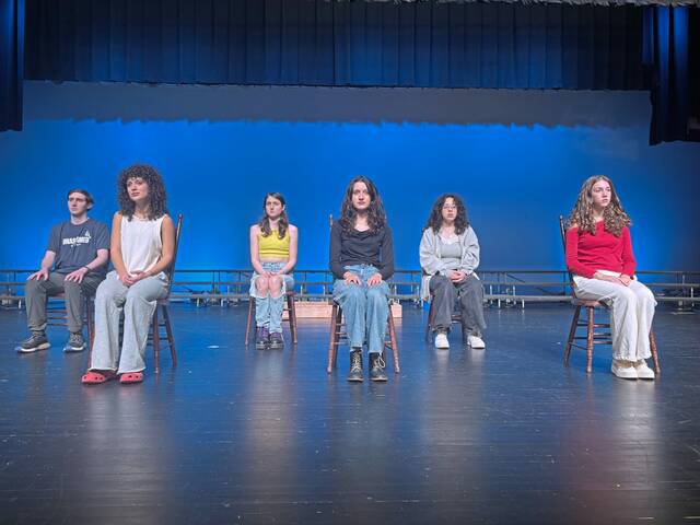 8982093_web1_HER-FoxPlayPreview4-103025