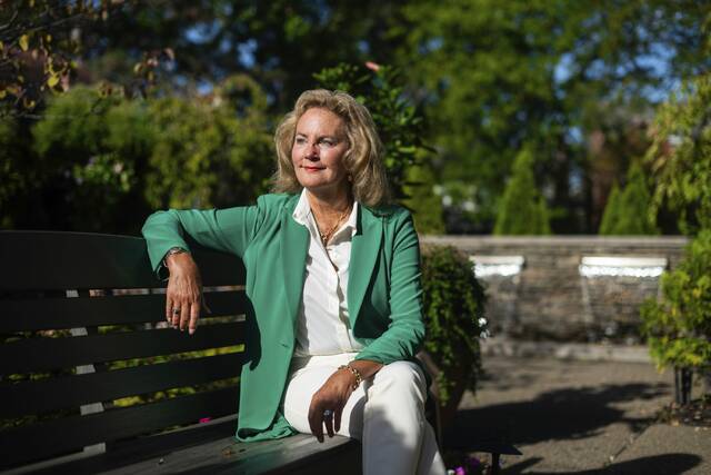 8992236_web1_HER-GannonRetire-1-100425