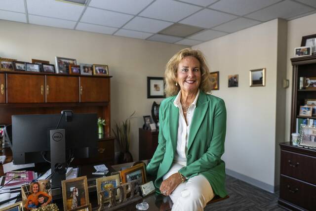 8992236_web1_HER-GannonRetire-2-100425