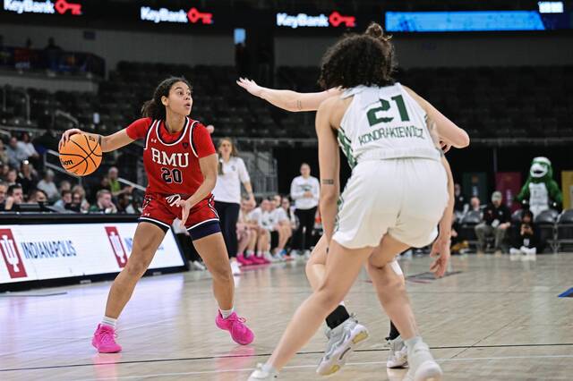 8997428_web1_gtr-JadaLee-110325