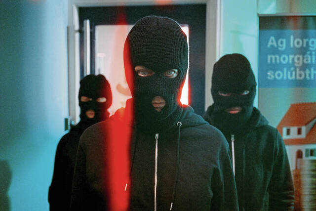 8997875_web1_sew-trffatthelindsay2