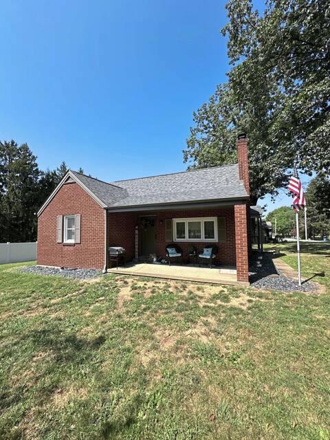 8998409_web1_part-urbcaplandLordTired-110625