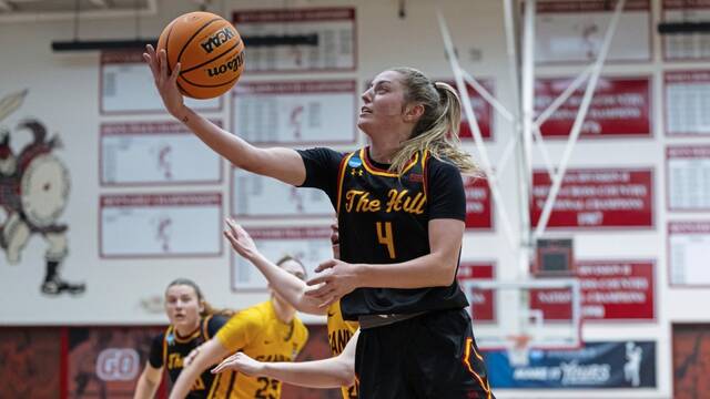 9000562_web1_gtr-HallieCowan-111025