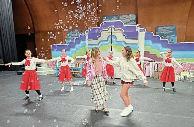 9000668_web1_SEW-QVMSmusical4-110625