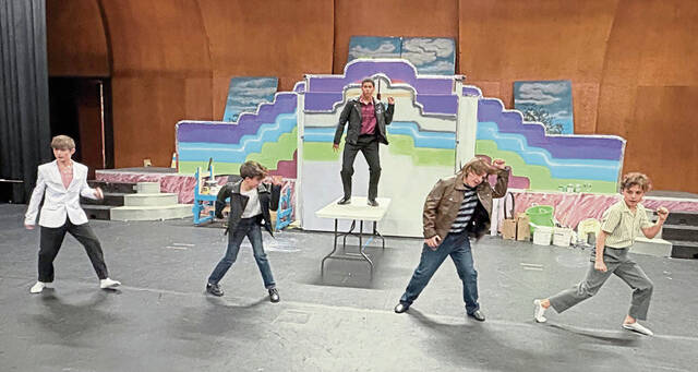 9000668_web1_SEW-QVMSmusical5-110625