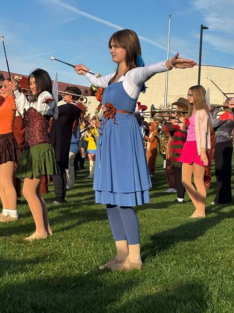 9001504_web1_naj-TrotBlueMajorette-112025