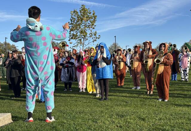 9001504_web1_naj-TrotDrumMajorBoy-112025