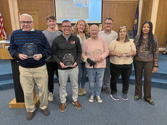 9005194_web1_HER-SharpHallofFame2-110625