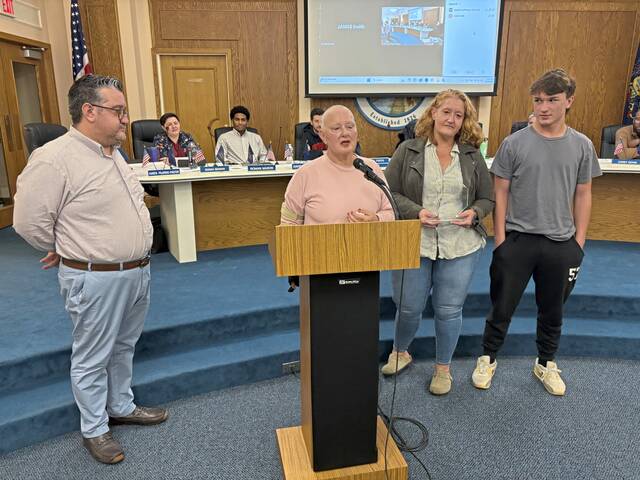 9005194_web1_HER-SharpHallofFame5-110625