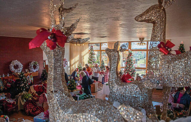 9006017_web1_gtr-lo-XmasShoppe6-110824