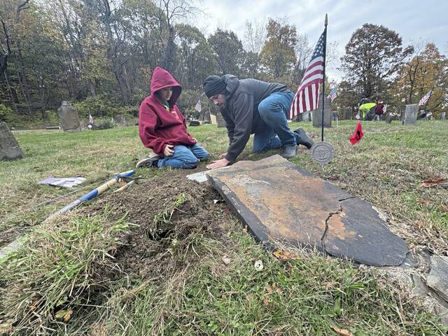 9006107_web1_gtr-newstones-110225