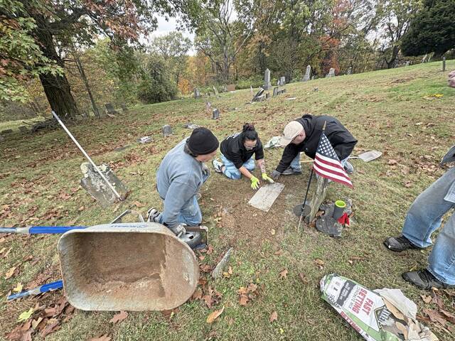 9006107_web1_gtr-newstones2-110225