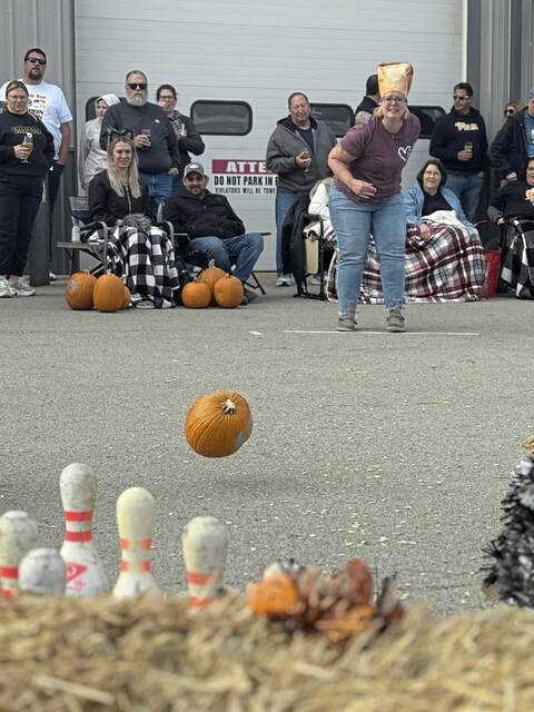 9006120_web1_gtr-pumpkinpitchin9-110325