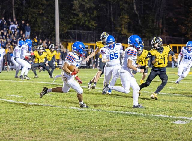 Jeannette football pulls away for WPIAL Class A 1st-round playoff win against Bentworth