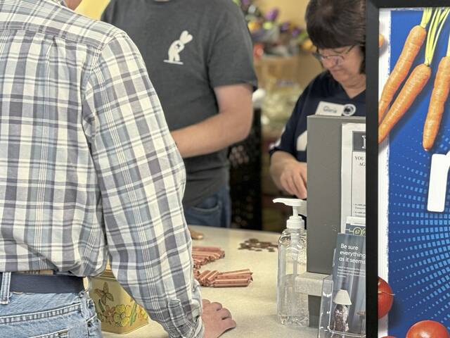 9008503_web1_vnd-gianteaglepenniesPV2-110225