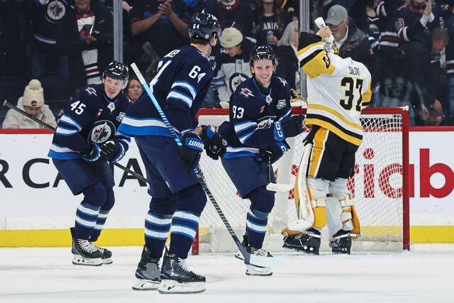 9009058_web1_2025-11-01T195933Z_1211363979_MT1USATODAY27475410_RTRMADP_3_NHL-PITTSBURGH-PENGUINS-AT-WINNIPEG-JETS