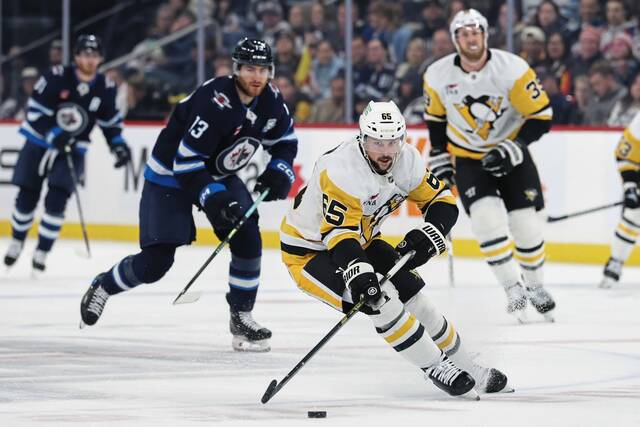 9009058_web1_2025-11-01T200006Z_1101865054_MT1USATODAY27475418_RTRMADP_3_NHL-PITTSBURGH-PENGUINS-AT-WINNIPEG-JETS