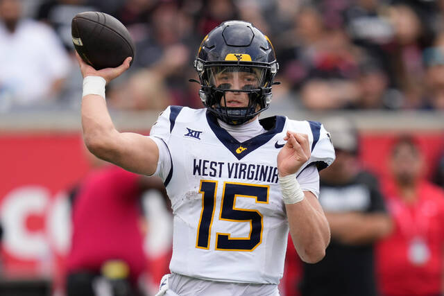 Scotty Fox Jr. accounts for 3 TDs as West Virginia upsets No. 22 Houston