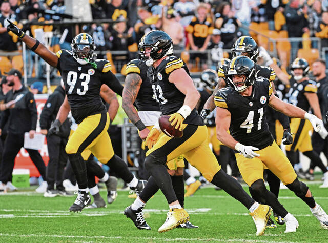 9010870_web1_ptr-SteelersColts11-110325