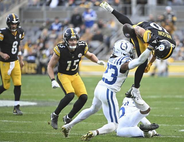 9010870_web1_ptr-SteelersColts24-110325