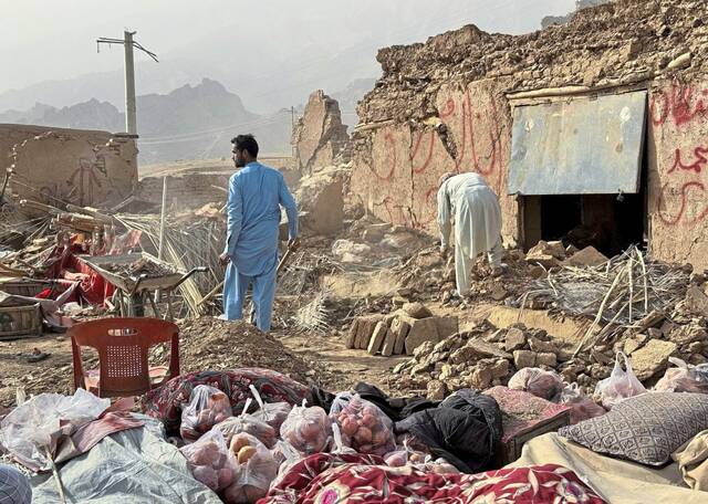 9012516_web1_2025-11-03T121742Z_1_LYNXMPELA20JF_RTROPTP_4_AFGHANISTAN-QUAKE