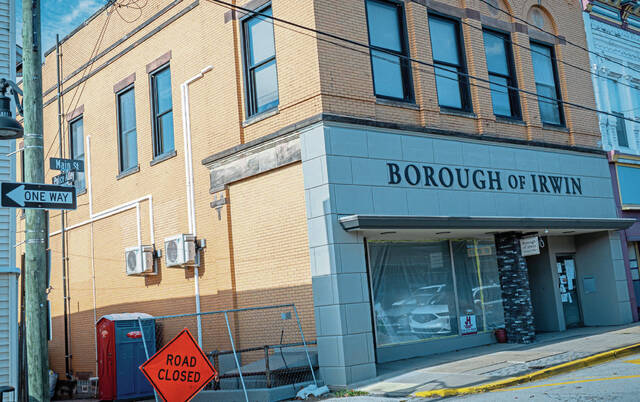 9012658_web1_gtr-IrwinOffice2-110425