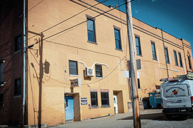 9012658_web1_gtr-IrwinOffice3-110425