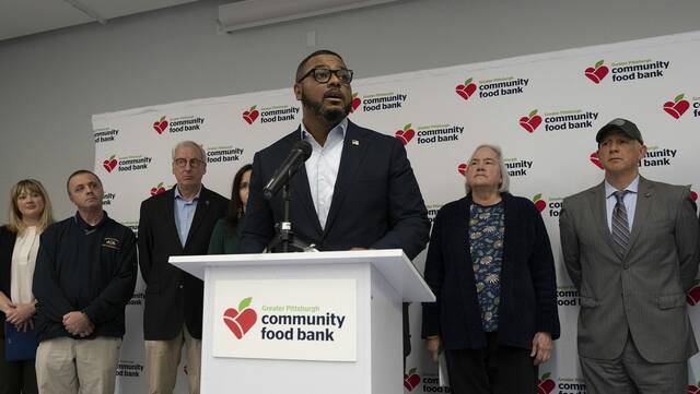 9012956_web1_PTR-FoodbankDavis100-110524