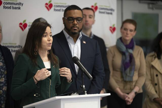 9012956_web1_PTR-FoodbankDavis103-110524