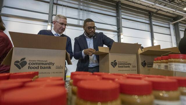 9012956_web1_PTR-foodbankDavis105-110525