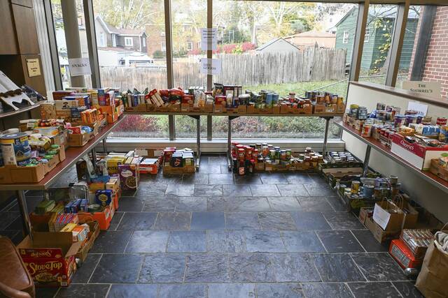9012956_web1_ptr-FoodBankPresser502-110425