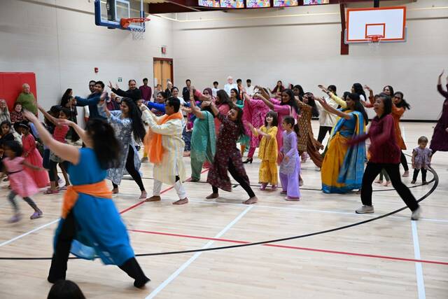 9013145_web1_diwali-dance