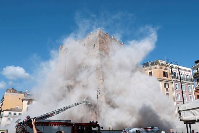 9013226_web1_2025-11-03T121306Z_1_LYNXMPELA20J6_RTROPTP_4_ITALY-COLLAPSE