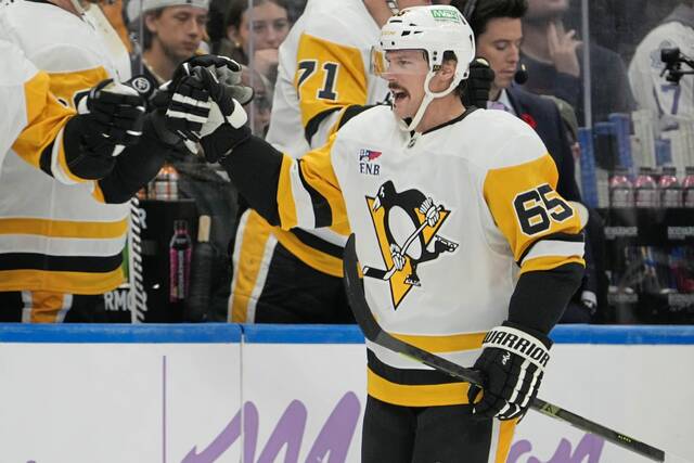 9013555_web1_gtr-Karlsson-110425