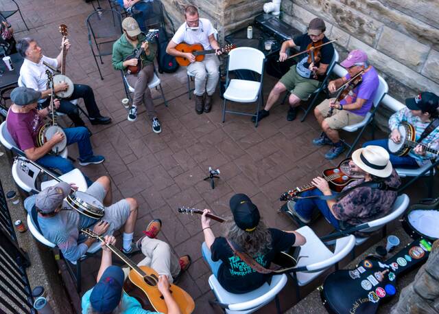 9013651_web1_sj-MrSmallsBlueGroup-112025