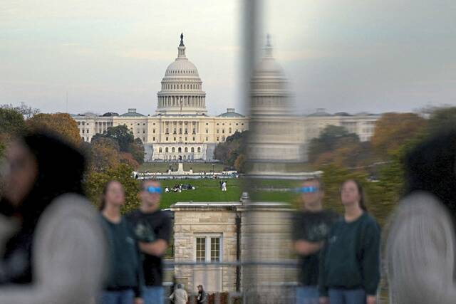 9015732_web1_2025-11-04T123323Z_3_LYNXMPELA30KJ_RTROPTP_4_USA-SHUTDOWN