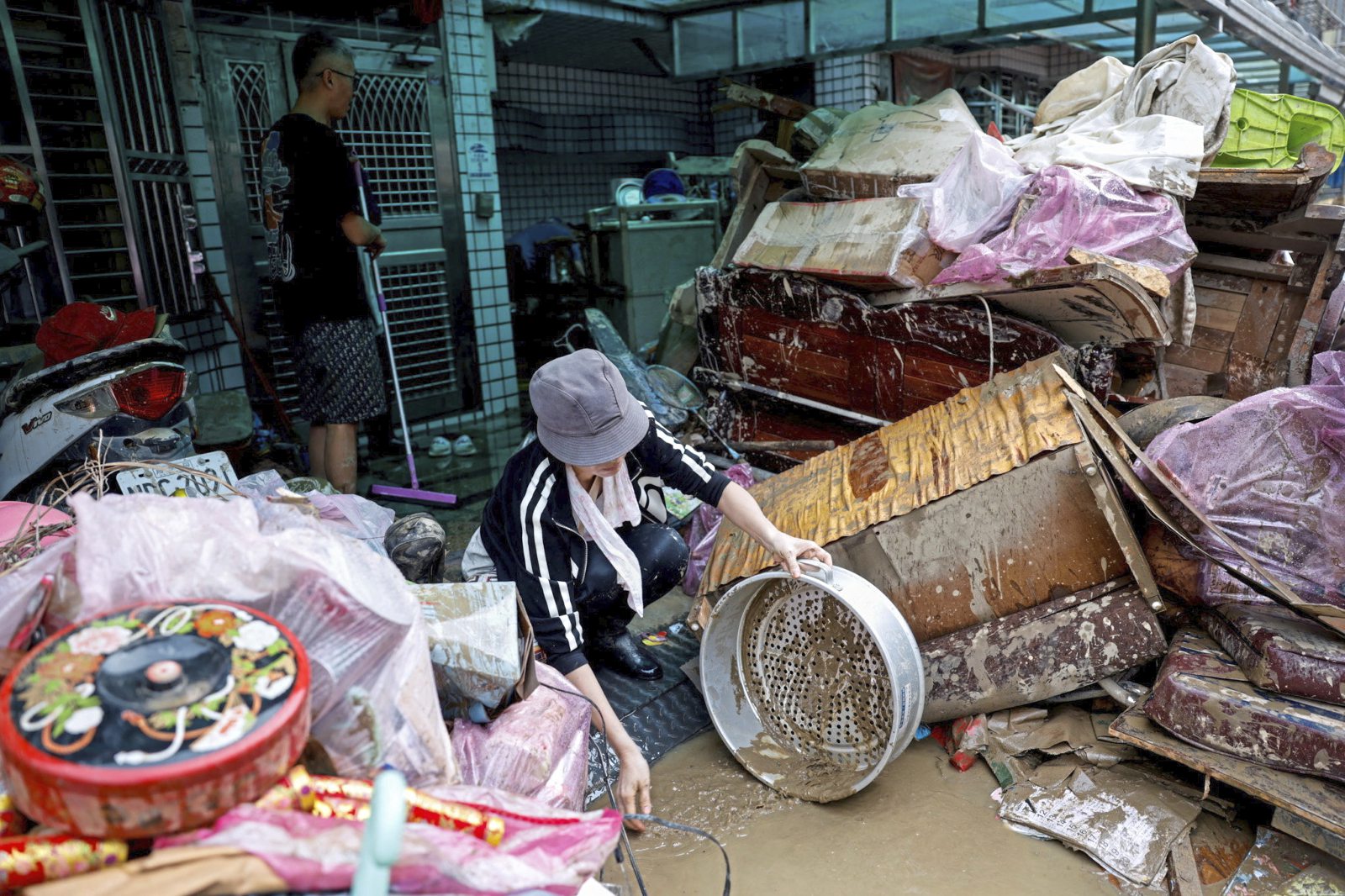 9015884_2025-11-12T082912Z_1172615945_RC2TUHAA287B_RTRMADP_3_ASIA-WEATHER-TAIWAN