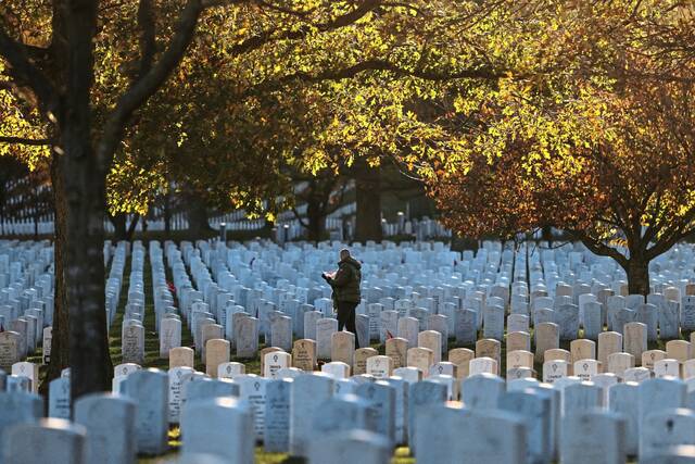 9015884_web1_2025-11-12T005814Z_859158909_RC2MUHA4C3XJ_RTRMADP_3_USA-VETERANSDAY