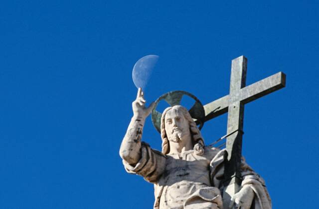 9015884_web1_2025-11-12T091654Z_1850404449_RC2WUHAL4YL2_RTRMADP_3_POPE-AUDIENCE