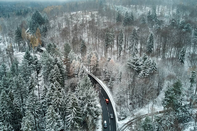 9015895_web1_ap25323375921474