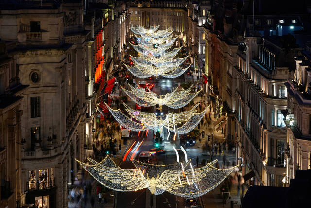 9015895_web1_AP25323689826331