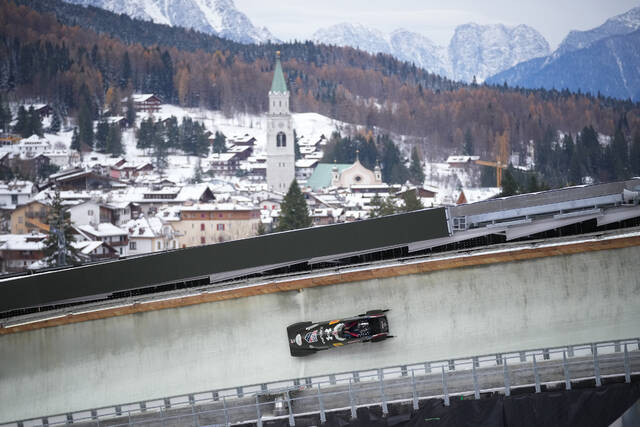 9015897_web1_AP25326298971952