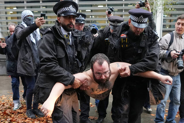 9015897_web1_AP25328515935610