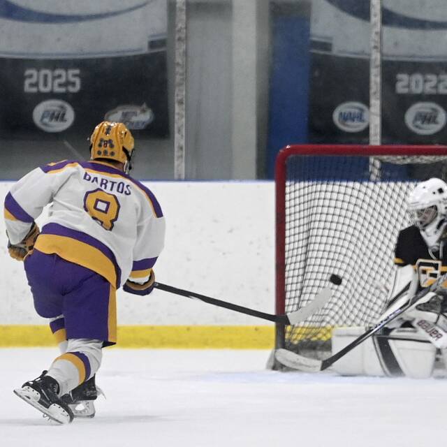 9015899_web1_ptr-PlumGShockey11-112525