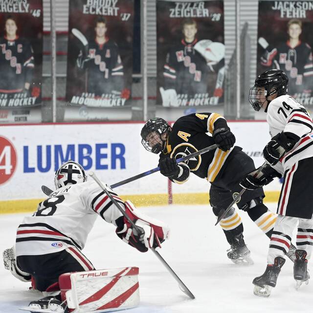 9015899_web1_ptr-qvmoonhockey05-112525