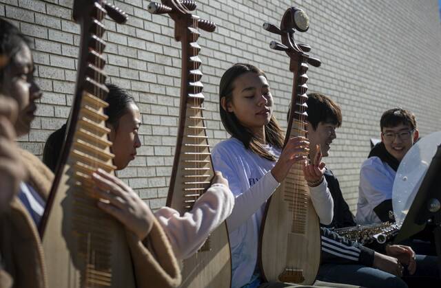 9016167_web1_vnd-playforthevote-1105256